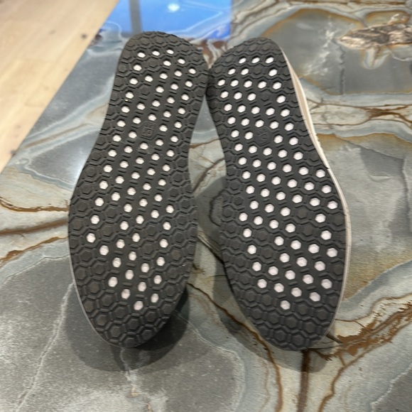 DECKERS X LAB BOOTS - Picture 4 of 5